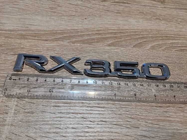 сребрист надпис Lexus RX 350