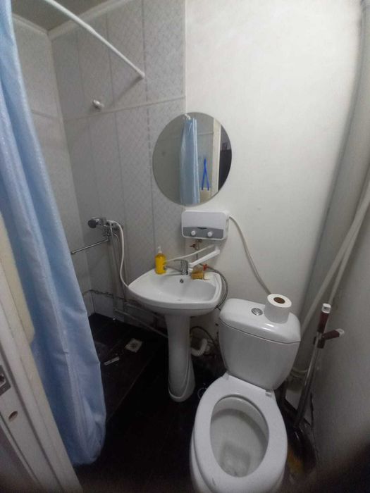 продам 1 комнатную кв со своим сан узлом 11 кв.м - Widok 2
