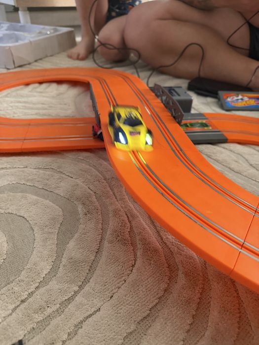 Скоростной трек Hotwheels