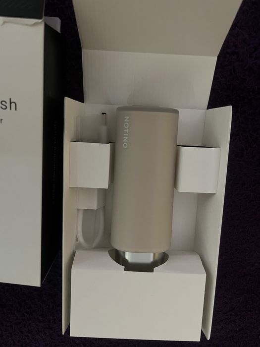 Електрическа - почистваща четка за лице , със загряваща функция.