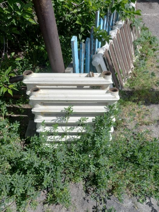 Продам чугунные батарея