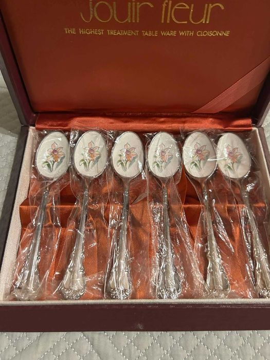 Посребрени лъжички с порцелан