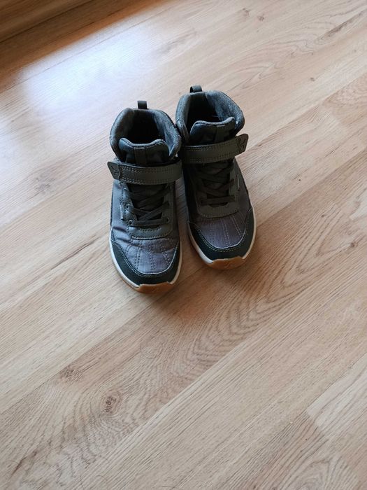 Детски маратонки и непромокаеми боти от Декатлон