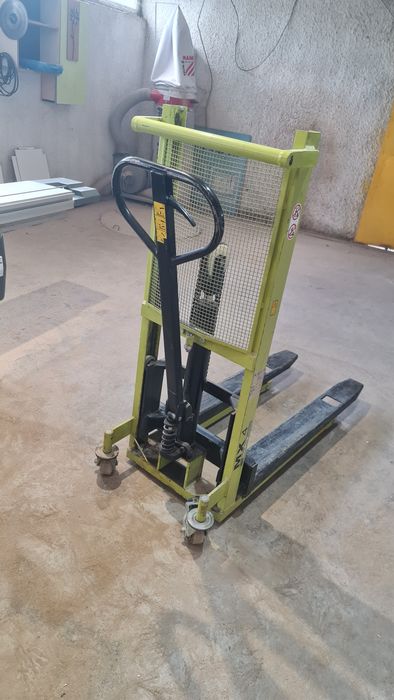 Продавам Хидравличен повдигач Pramac Lifter.