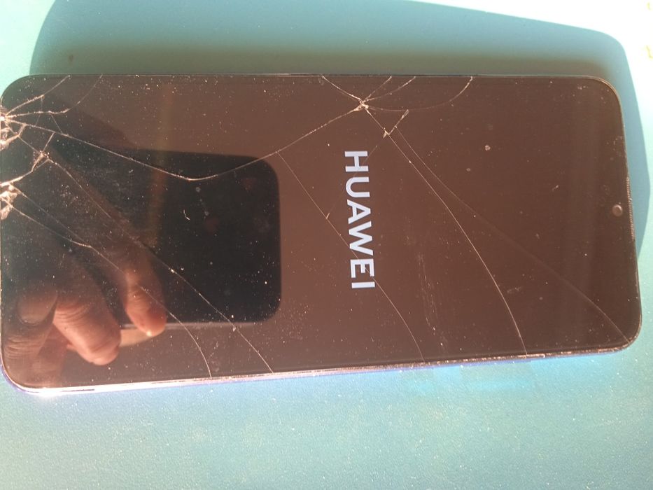 Смартфон Хуавей 32гб.