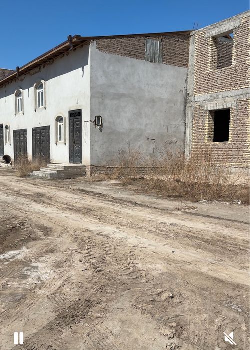 Ikki qavatli katej va hovli joy sotiladi. Bo’lib berilmaydi hammasi