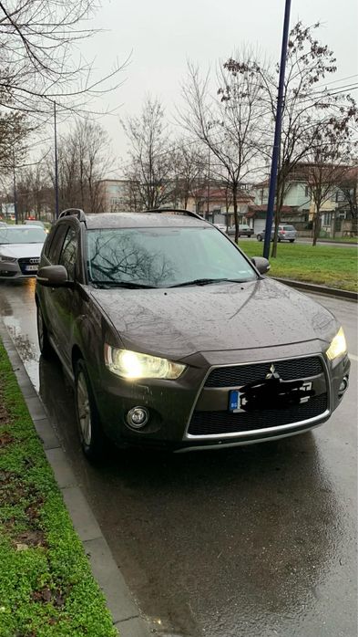 Mitsubishi outlender