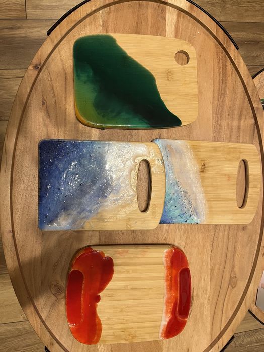 Ръчно изработени дървени дъски със смола