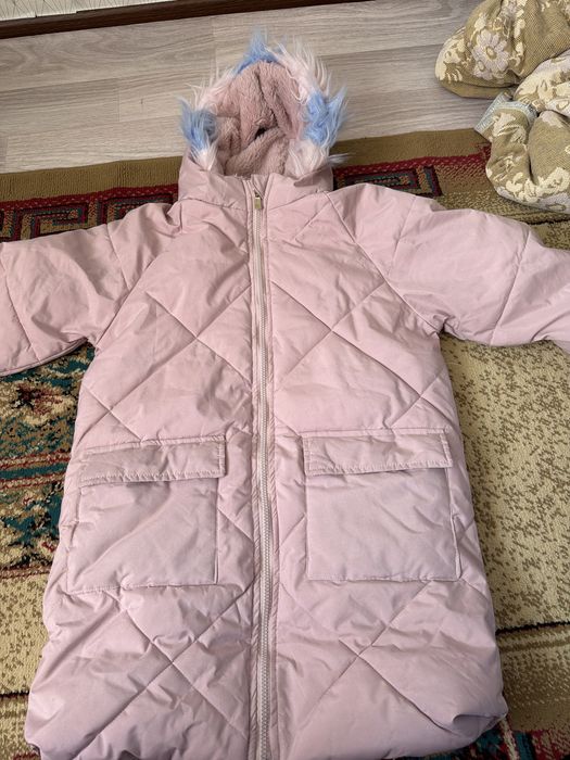 Продам куртку на девочку 9-10 лет рост 152см