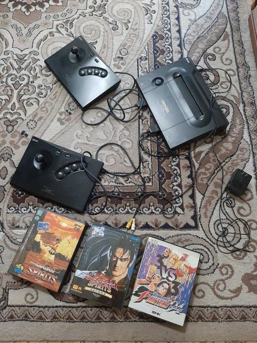 SNK Neo-GeoAES, 2 контроллера, 3 картриджа.