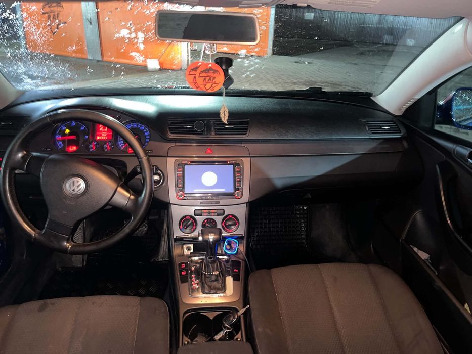 Vând Volkswagen Passat b6