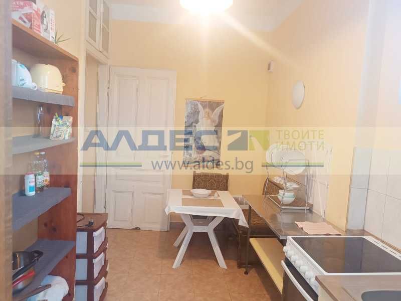 Дава се под наем Тристаен апартамент в София, Център - 120 кв.м за 750 € - Снимка #11