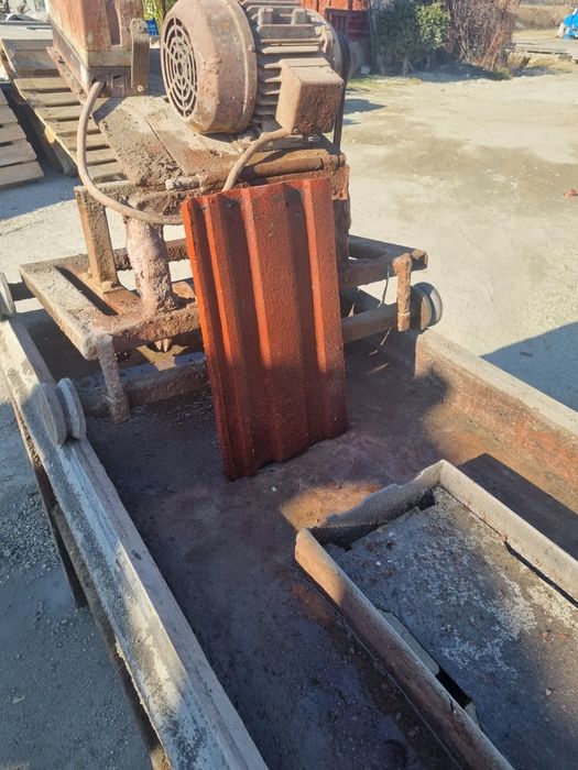 Presa tigla beton / utilaj presa tigla / vand afacere / tigla beton