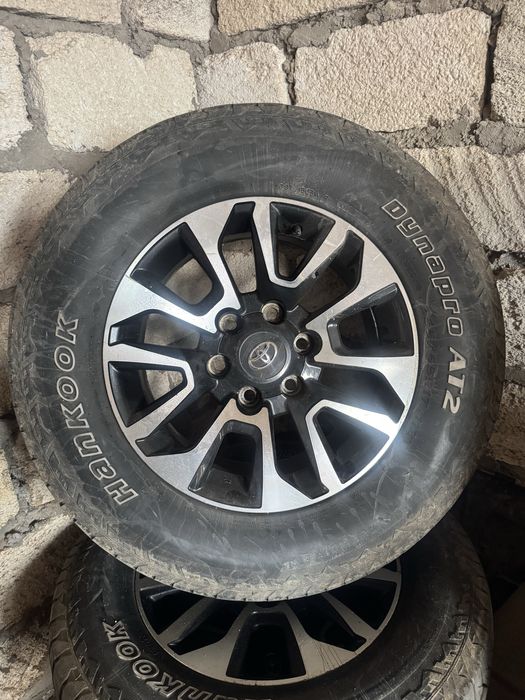 Продам комплект летьних резин с дисками