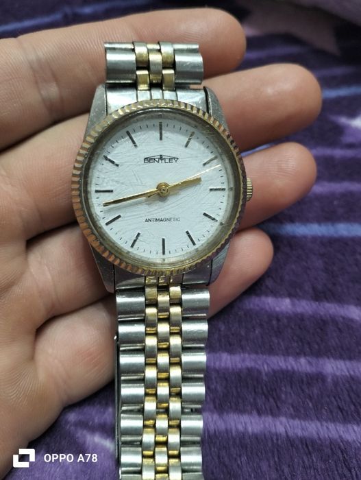 Vând 2 ceasuri funcționale