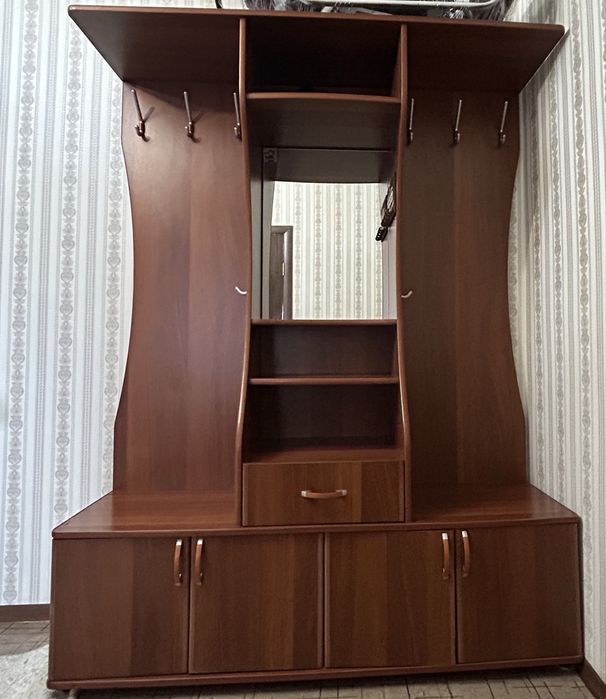 Прихожий шкаф продам