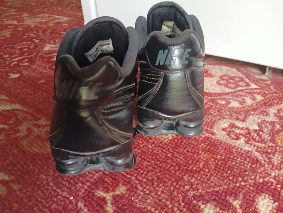 Кроссовки на 34 размер.Nike оригинал.100% кожа.