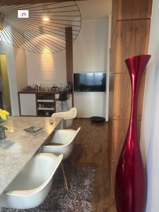 Дава се под наем Тристаен апартамент в София, Толстой - 94 кв.м за 300 € - Снимка #1