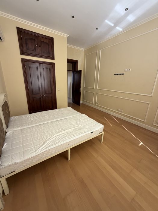 Apartament 3 camere 2 bai in cladire istorica (1878) tavan inalt de 3.8m ,  zona centrala