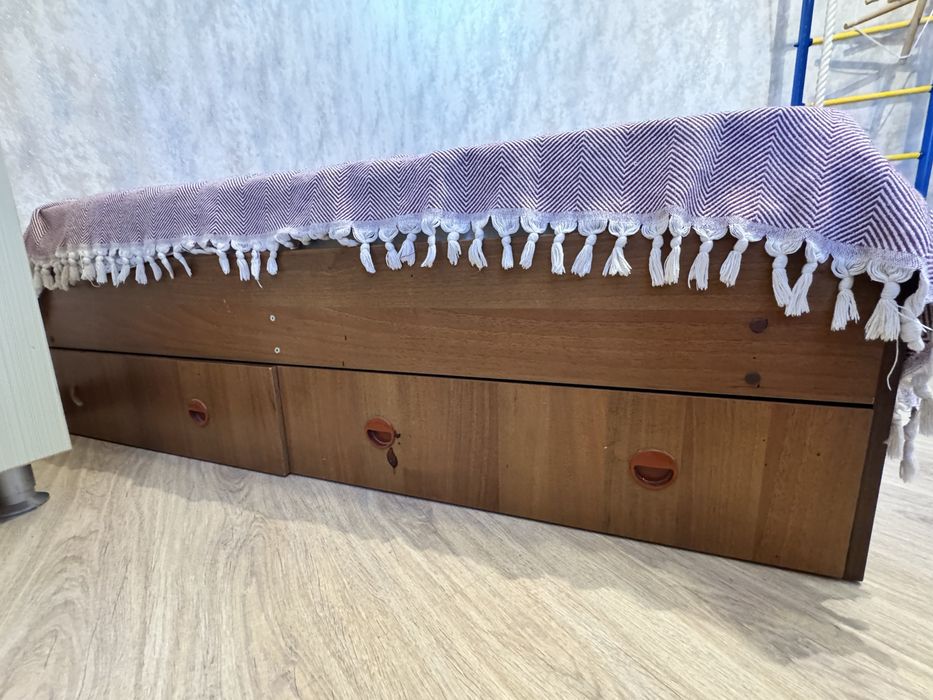 Кровать с матрасом