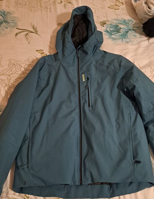 Geacă Dechatlon impermeabilă  11-12 ani