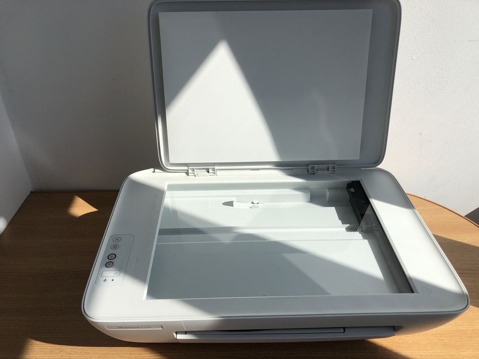 Vând imprimantă HP DeskJet 2320