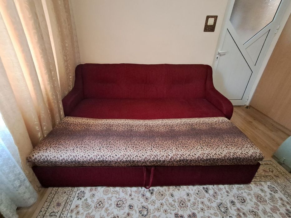 Разтегаем диван - червен цвят