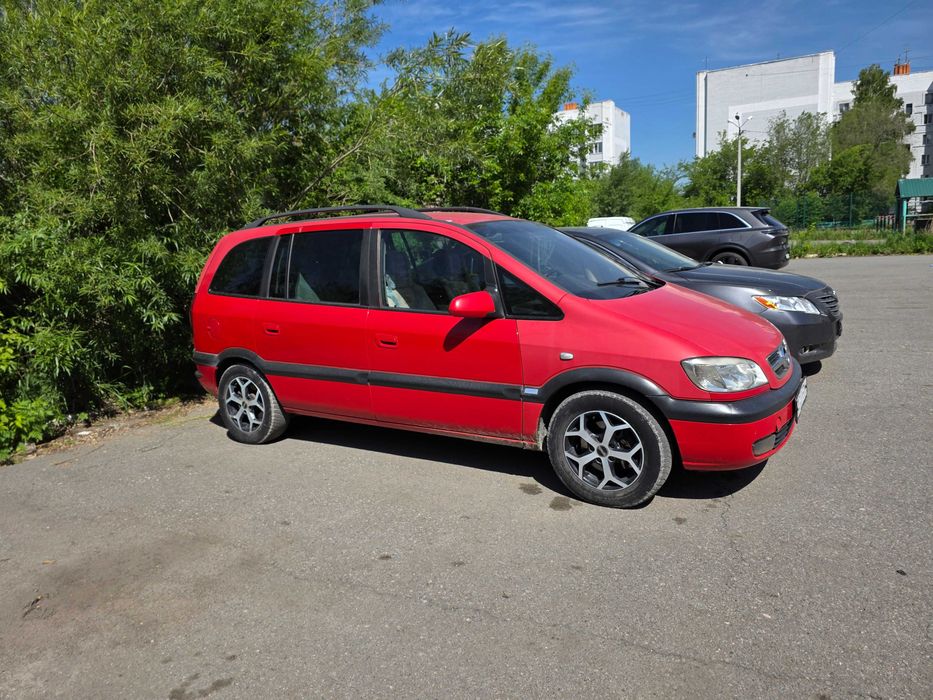 Автомобиль Opel Zafira