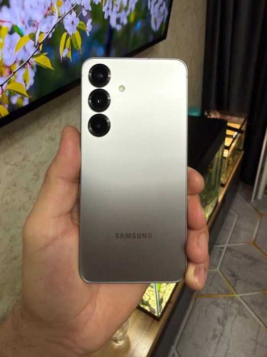 Продам  Samsung s 25 на 128 гб.