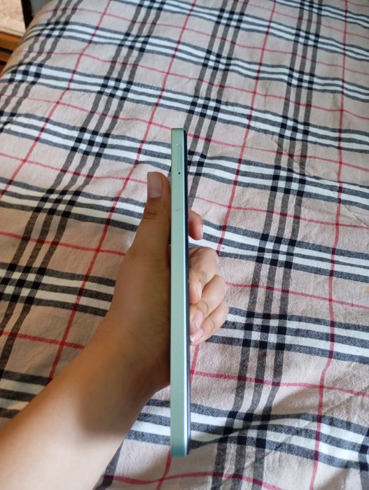 REDMI 13C xotirasi 6/128     yili 2024 dekabr