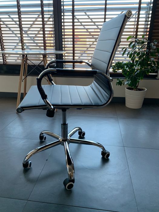 Офис Стол Tiffany - мостри - 24м гаранция