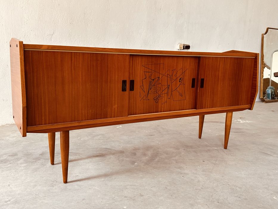 Италиански дизайнерски сайдборд Mid-Century Modern – стил Gio Ponti