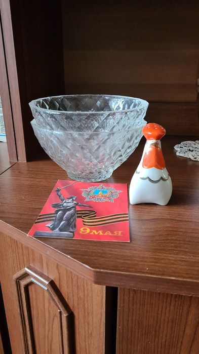 Вазы, статуэтки, книги советских времен