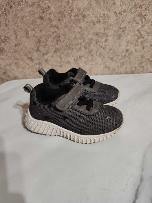 Детские кроссовки