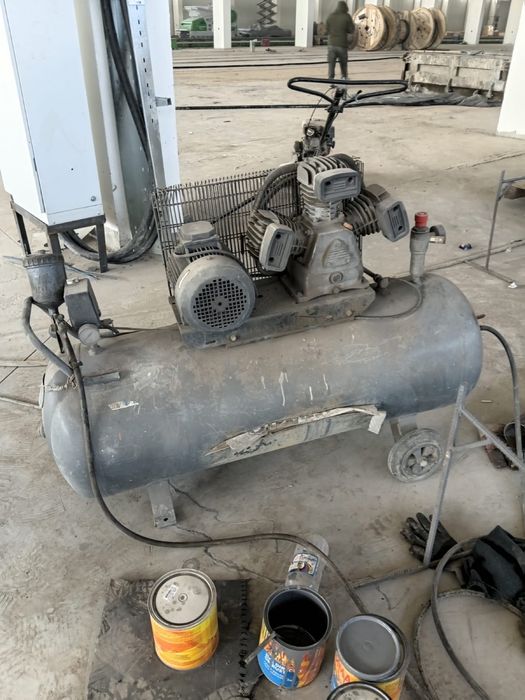 Компрессор в рабочем состояний.