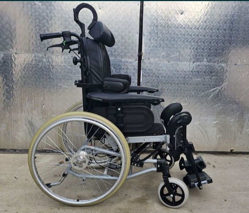 Fotoliu rulant/Scaun cu rotile cu poziție de odihnă