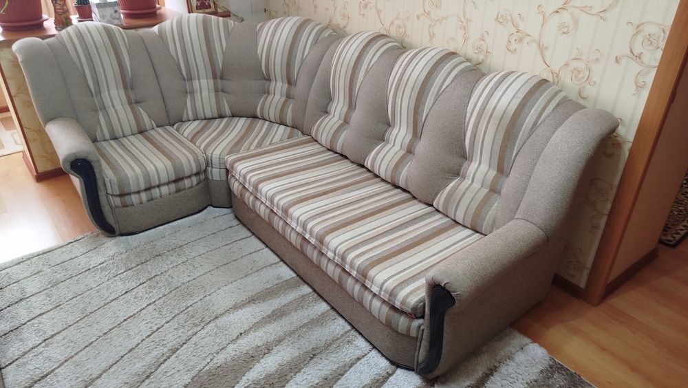 Продам угловой диван.