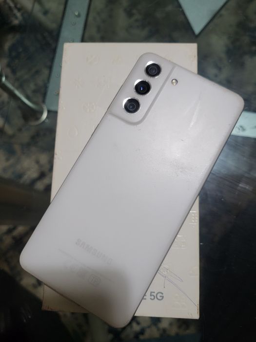 Samsung s 21 fe 5g srochno sotiladi