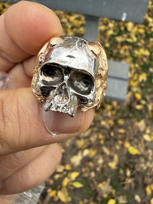 Inel aur 18 k  craniu Memento Mori Skull Italia designer Vlad Glynin