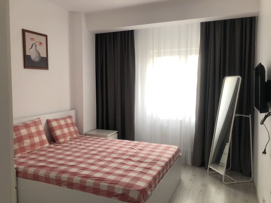 Inchiriez apartament 2 camere + parcare. Bloc nou. Sector 4