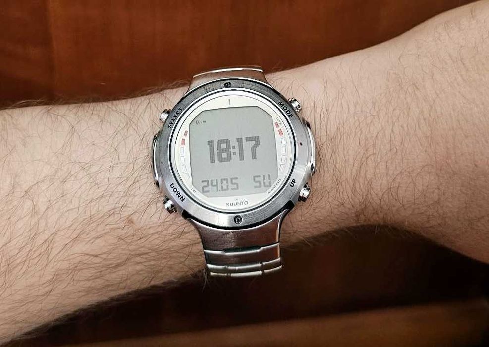 Ceas computer de scufundări Suunto D6 – set complet, cutie, acte, cablu, curea rezervă