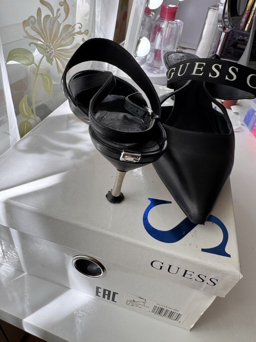Давски сандали GUESS