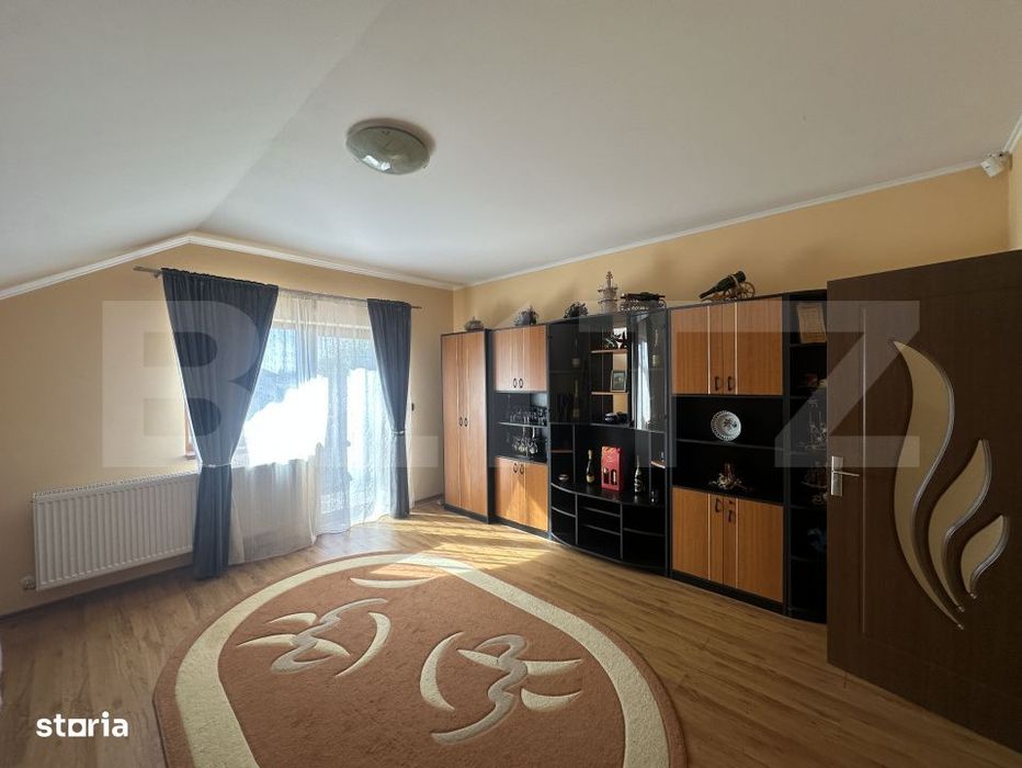 Casa spatioasa cu etaj, teren generos si livada, Zona Paulesti