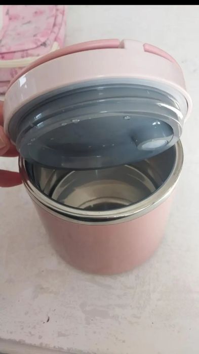 Термо кутия за храна.