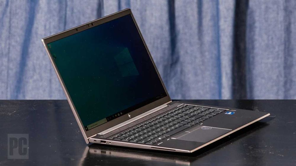HP ZBook Firefly 15 G8 - Professional Workstation (Holati Ideal)