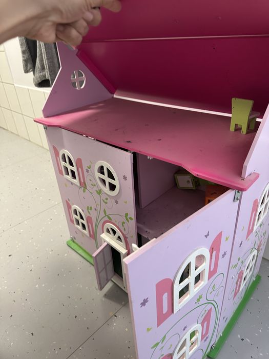 Продам кукольный домик