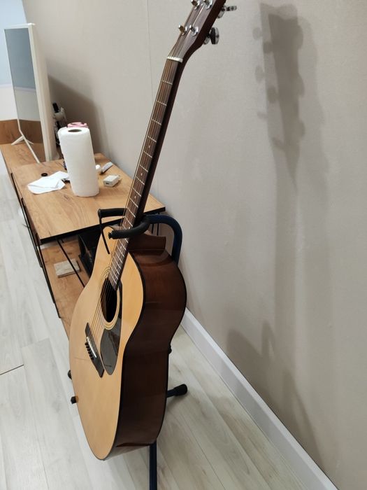 Гитара Yamaha F310+стойка для гитары