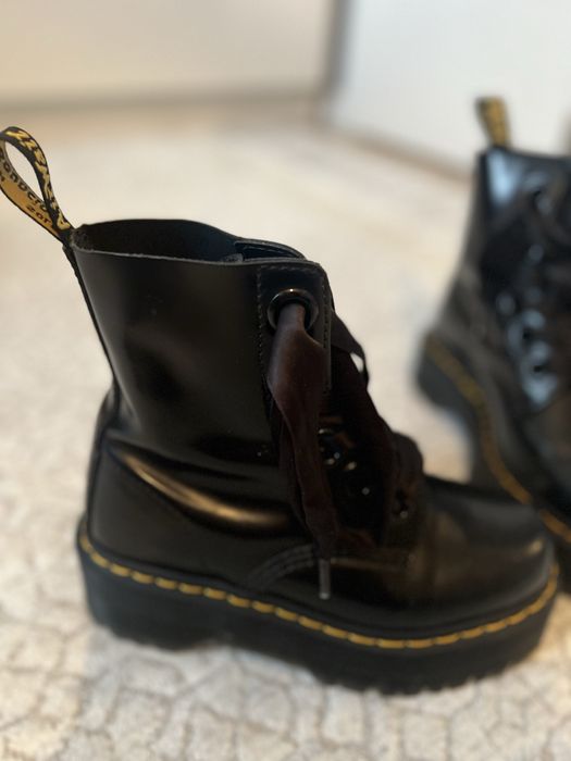 Bocanci DR. Martens cu platforma