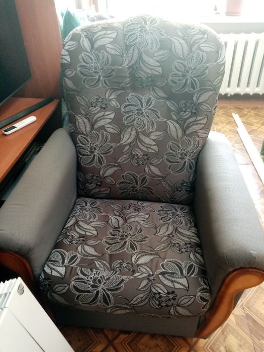 Продаётся кресло, бу, в нормальном состоянии.