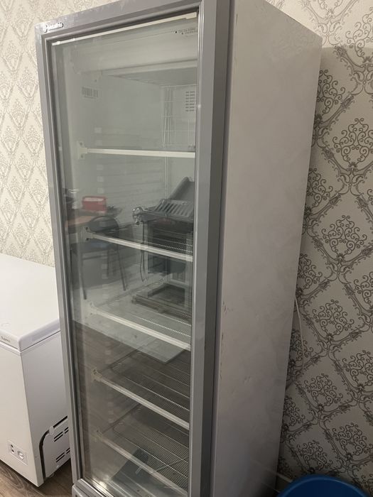 Витринный холодильник